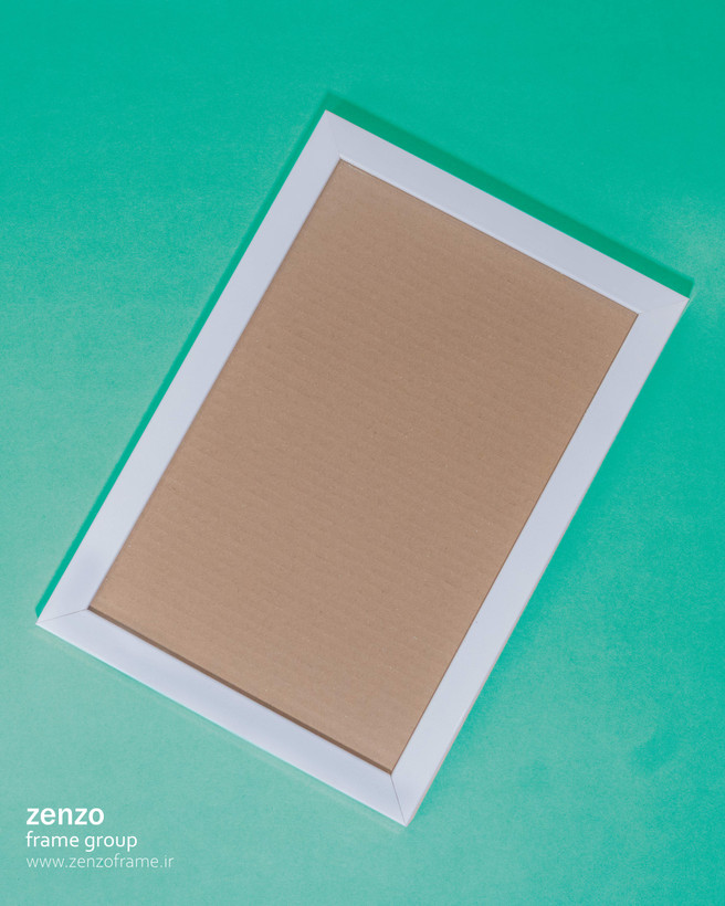 قاب عکس سفید ساده مینیمال