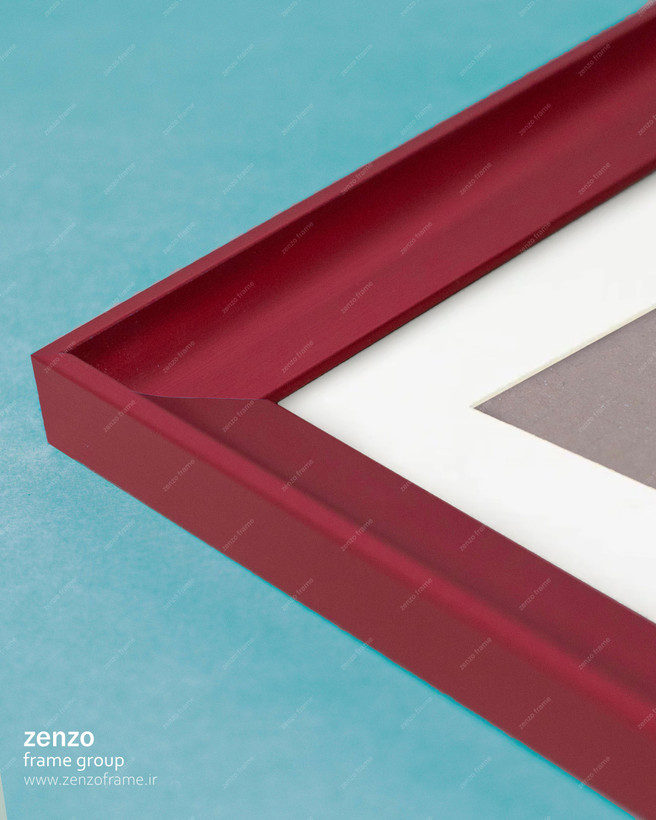 قاب عکس طرح فلز قرمز پاسپارتو سفید